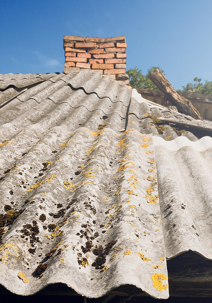 ¿Por qué es importante contratar una empresa para quitar uralita?