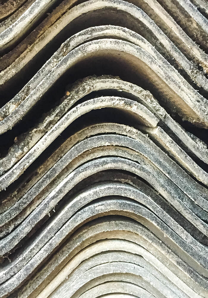 ¿Por qué es importante quitar tejados de uralita con profesionales?